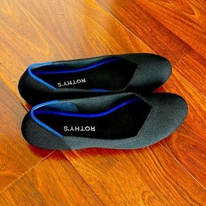 Rothy’s classic black flat women’s shoe